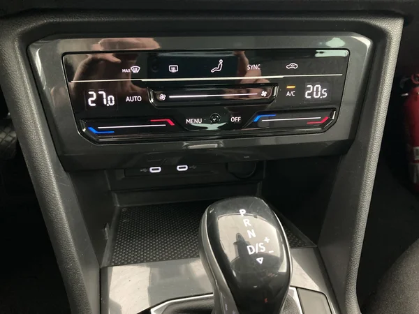 VOLKSWAGEN Tiguan (2022) — foto 16 van 36