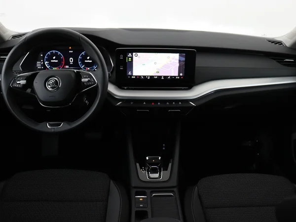 SKODA Octavia Combi (2024) — foto 15 van 18