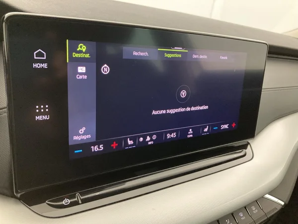 SKODA Octavia SW (2024) — foto 8 van 35