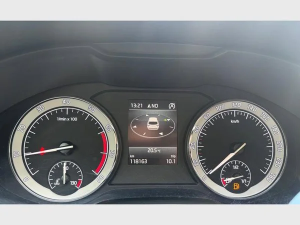 Skoda Karoq (2020) — foto 4 van 27