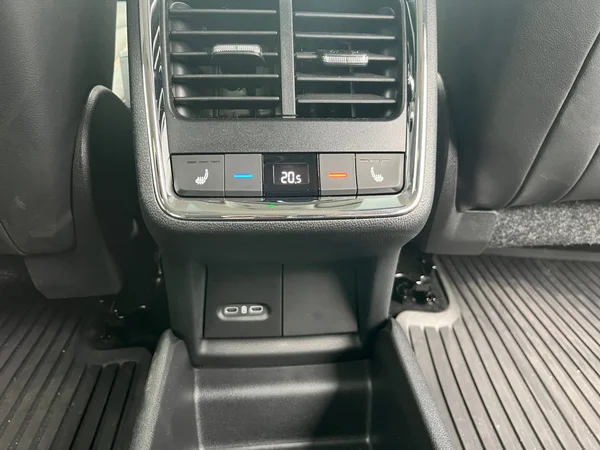 SKODA (2025) — foto 10 van 24
