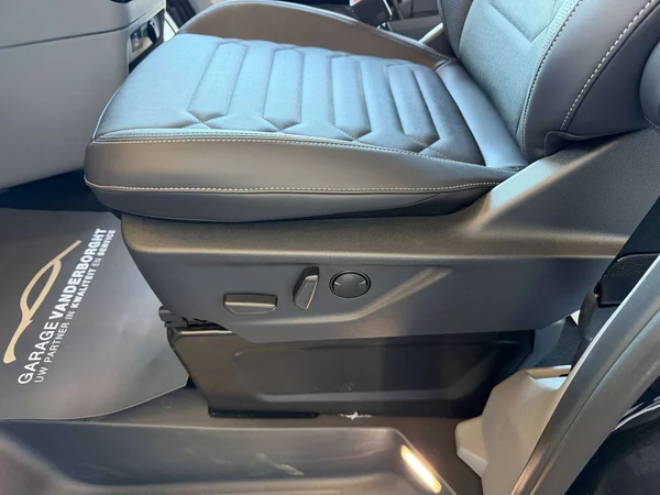 Ford Tourneo Custom — foto 4 van 21