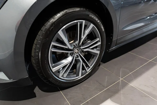 Škoda Enyaq iV (2023) — foto 3 van 35