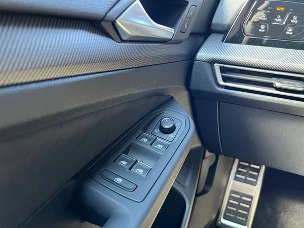 VOLKSWAGEN Golf VIII (2026) — foto 4 van 16