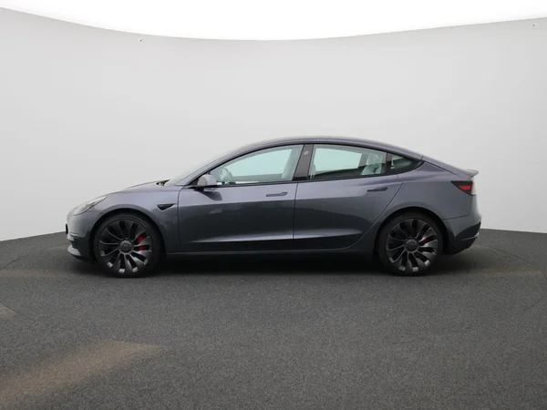 Tesla Model 3 (2022) — foto 34 van 46
