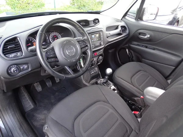 Jeep Renegade (2018) — foto 6 van 27