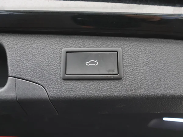 VOLKSWAGEN Passat SW (2024) — foto 13 van 31