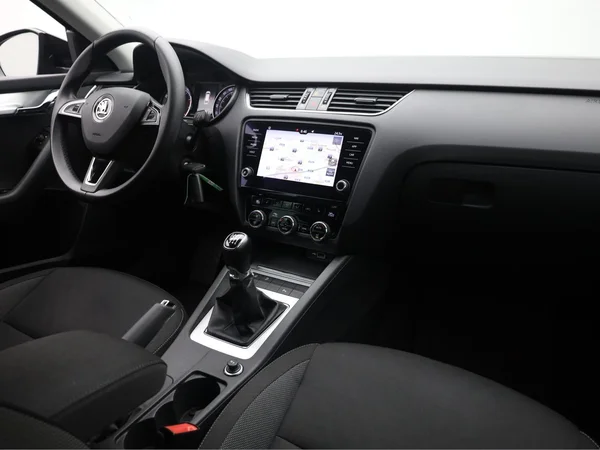 SKODA Octavia Combi (2018) — foto 13 van 19