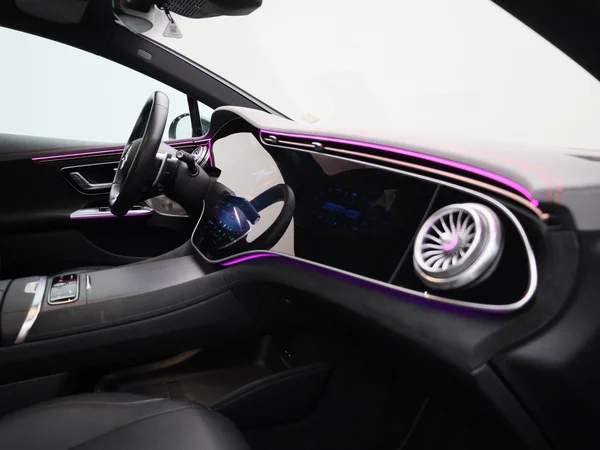 Mercedes-Benz EQE (2022) — foto 52 van 72