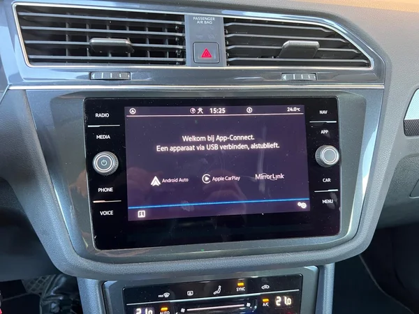 VOLKSWAGEN Tiguan (2023) — foto 16 van 24