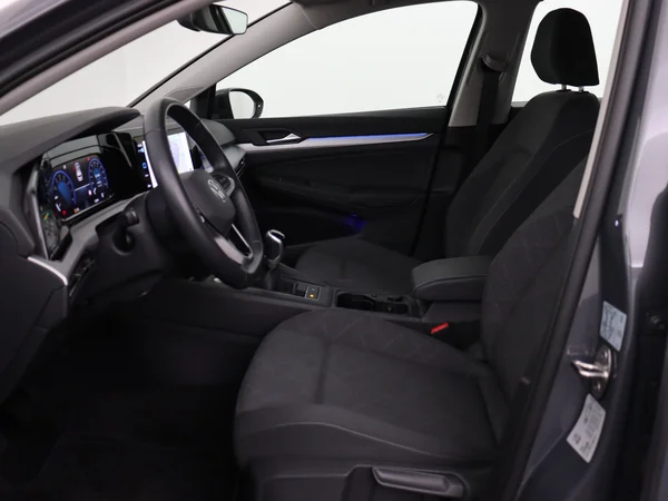 VOLKSWAGEN Golf (2024) — foto 2 van 26