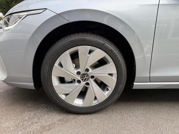 VOLKSWAGEN Golf VII SW (2025) — foto 8 van 17