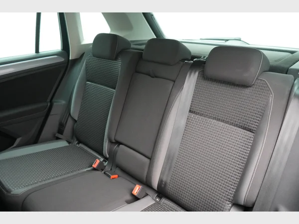 VOLKSWAGEN Tiguan (2021) — foto 26 van 29