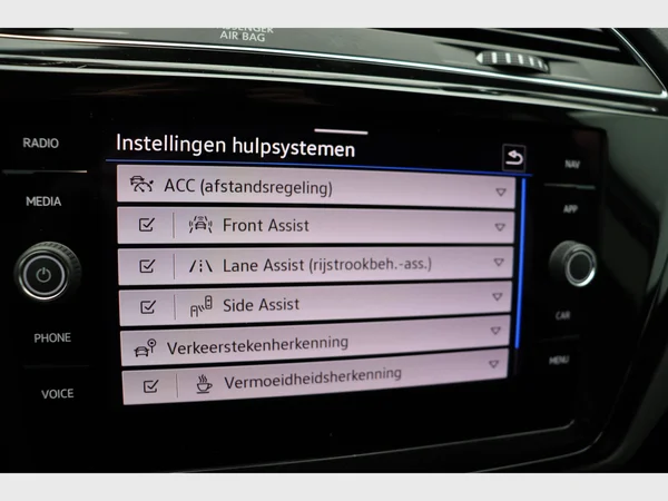 VOLKSWAGEN Touran (2023) — foto 7 van 28