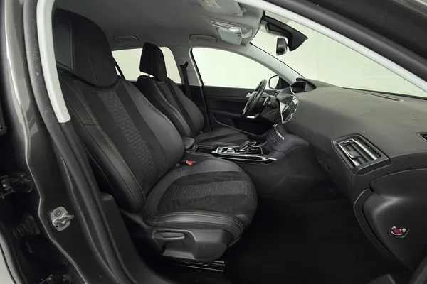 Peugeot 308 (2021) — foto 6 van 45