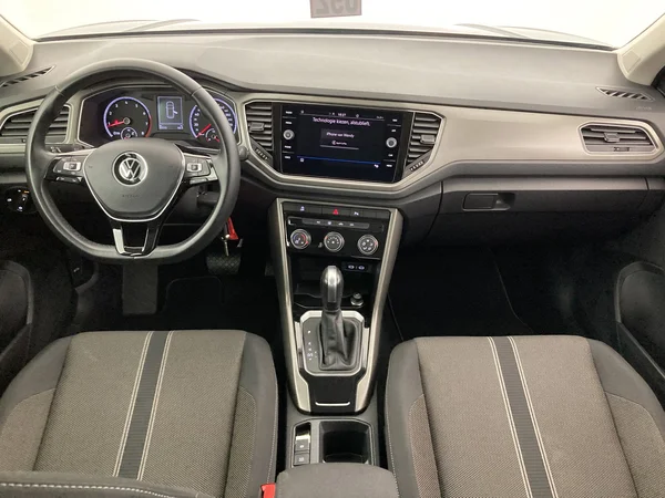 VOLKSWAGEN T-Roc (2021) — foto 18 van 36
