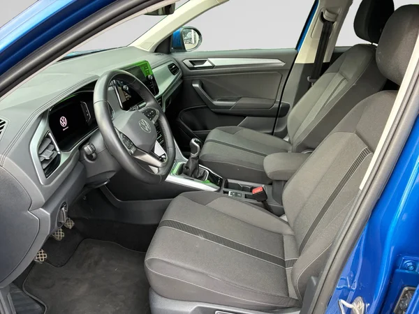 VOLKSWAGEN T-Roc (2024) — foto 2 van 24