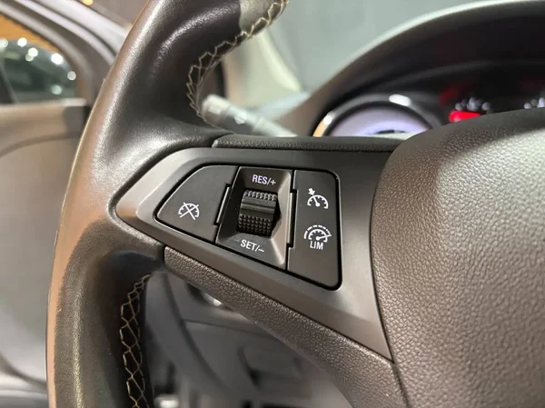 Opel Astra (2021) — foto 2 van 23