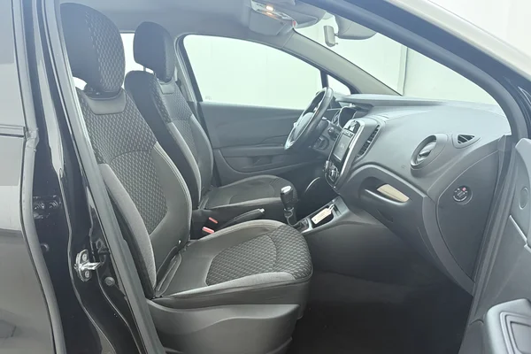 Renault Captur (2017) — foto 27 van 29