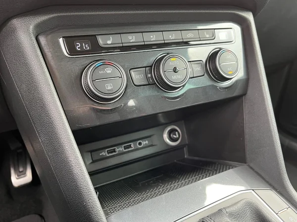 VOLKSWAGEN Tiguan (2019) — foto 9 van 22