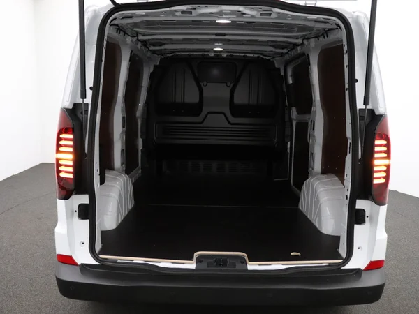 VOLKSWAGEN Transporter T7 30 Fou Swb (2025) — foto 18 van 20