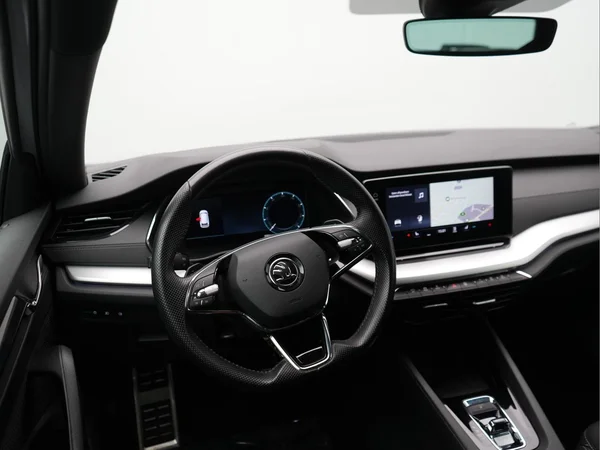 SKODA Octavia SW PHEV (2021) — foto 5 van 30
