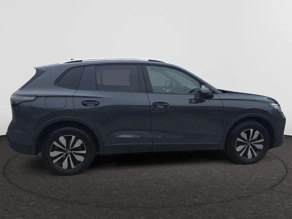 VOLKSWAGEN Tiguan (2025) — foto 2 van 24