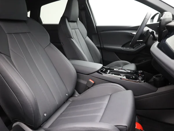 AUDI Q6 Sportback e-tron (2025) — foto 31 van 33