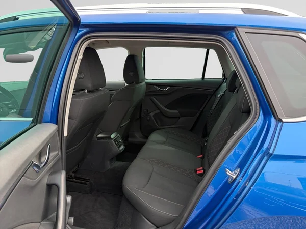 SKODA Kamiq (2022) — foto 9 van 11