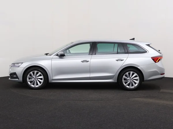 SKODA Octavia Combi (2024) — foto 13 van 18