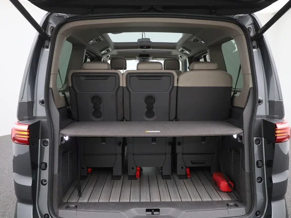 Volkswagen Multivan (2024) — foto 8 van 50