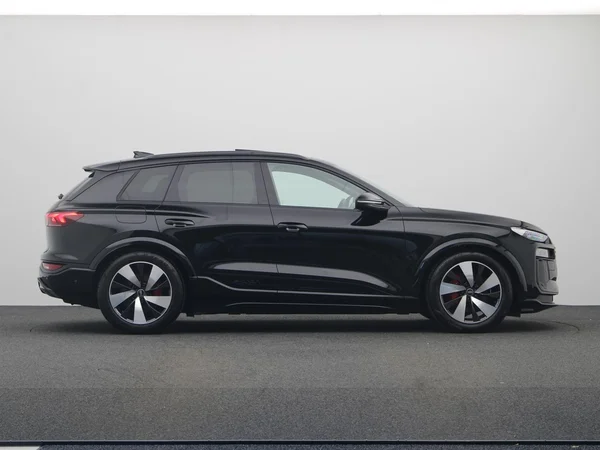 AUDI Q6 e-tron (2026) — foto 25 van 27
