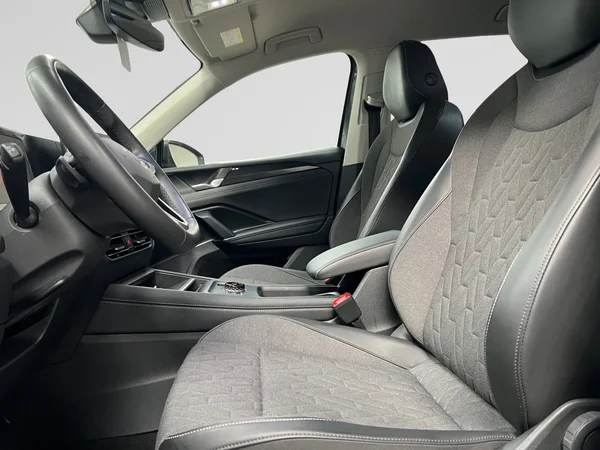 VOLKSWAGEN Tiguan (2024) — foto 16 van 20