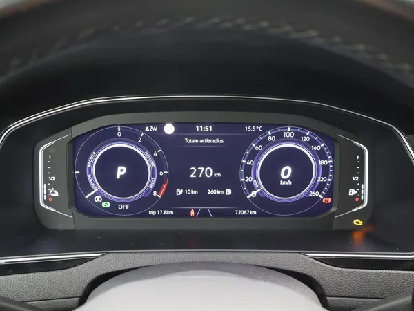 Volkswagen Passat (2022) — foto 9 van 31