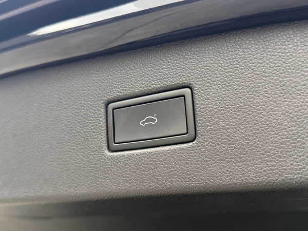 VOLKSWAGEN Tiguan (2023) — foto 9 van 23