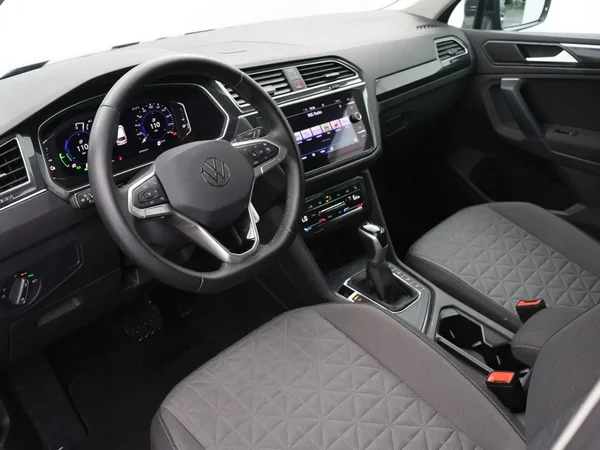Volkswagen Tiguan (2022) — foto 16 van 27