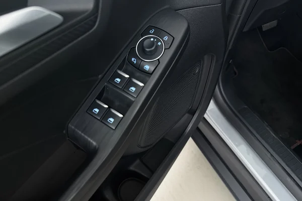 Ford Kuga FHEV (2025) — foto 8 van 19