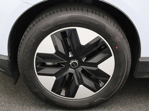 Volvo EX30 (2024) — foto 8 van 43