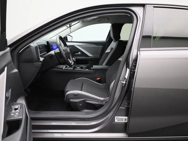 Opel Astra (2023) — foto 37 van 37