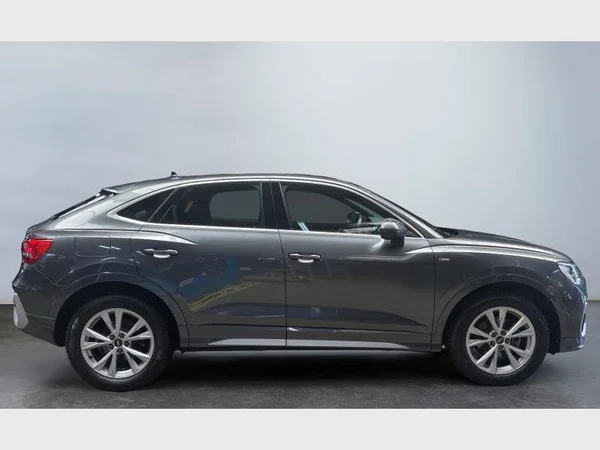 Audi Q3 Sportback (2021) — foto 19 van 25
