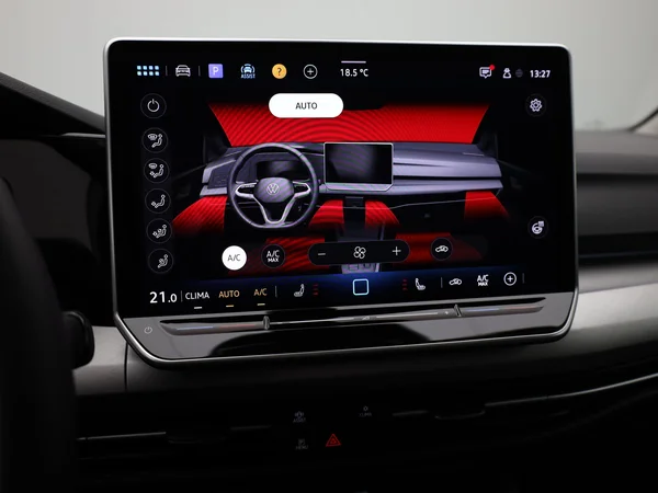 VOLKSWAGEN Golf VIII (2025) — foto 2 van 20