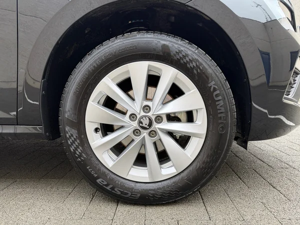 SKODA Kamiq (2025) — foto 3 van 17