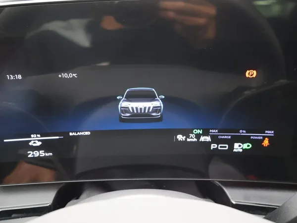 Audi SQ6 e-tron (2025) — foto 8 van 28