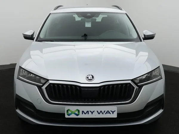 SKODA Octavia Combi PHEV (2023) — foto 17 van 22