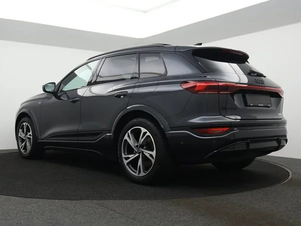 AUDI Q6 e-tron (2026) — foto 2 van 33