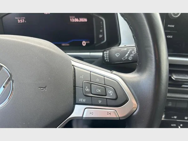 Volkswagen T-Roc (2023) — foto 13 van 24