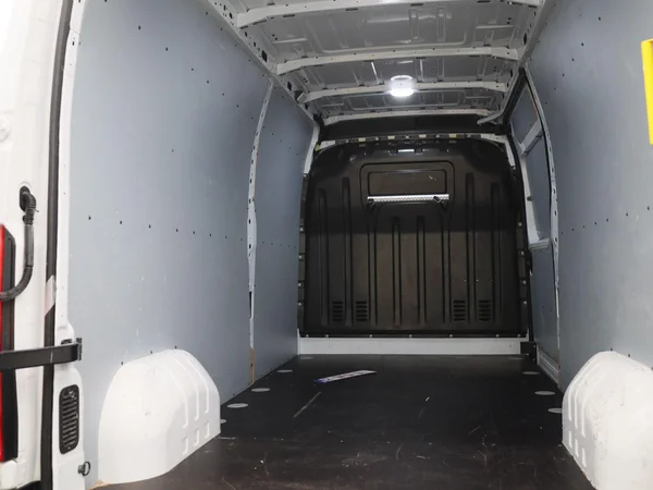 Renault Master (2023) — foto 10 van 36