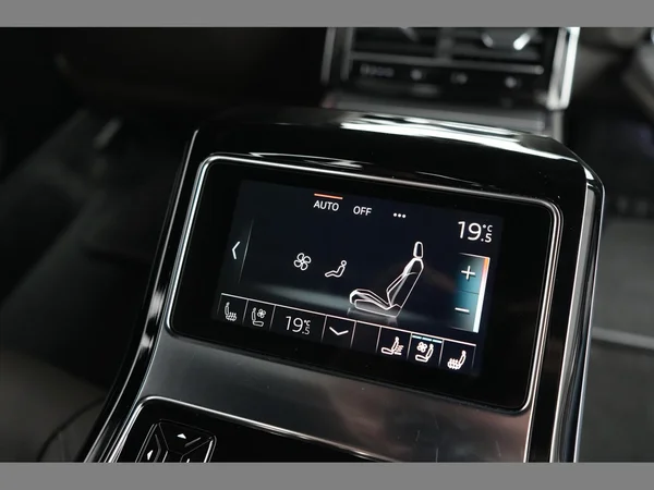 AUDI A8 Long PHEV (2024) — foto 39 van 53