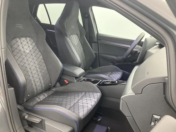 VOLKSWAGEN Golf VIII (2025) — foto 21 van 36