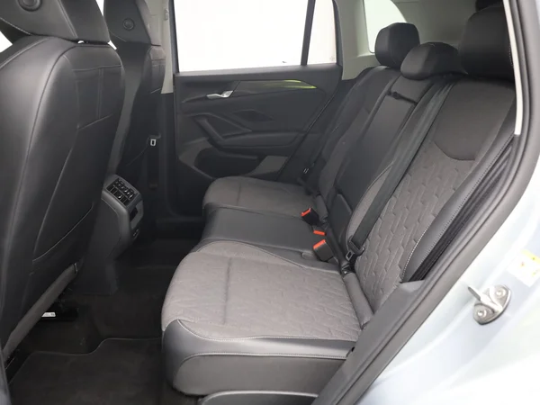 VOLKSWAGEN Tiguan (2024) — foto 10 van 20